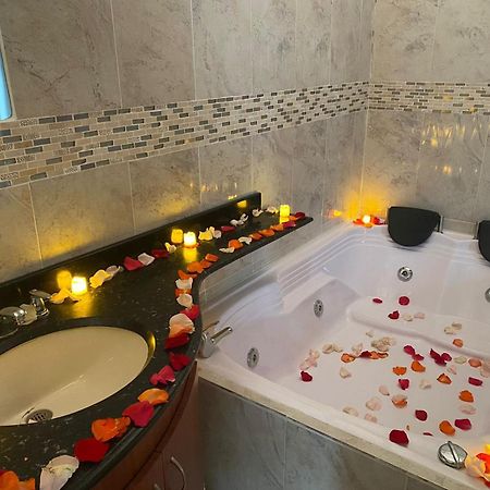 Hotel Luxem Bogota Bagian luar foto