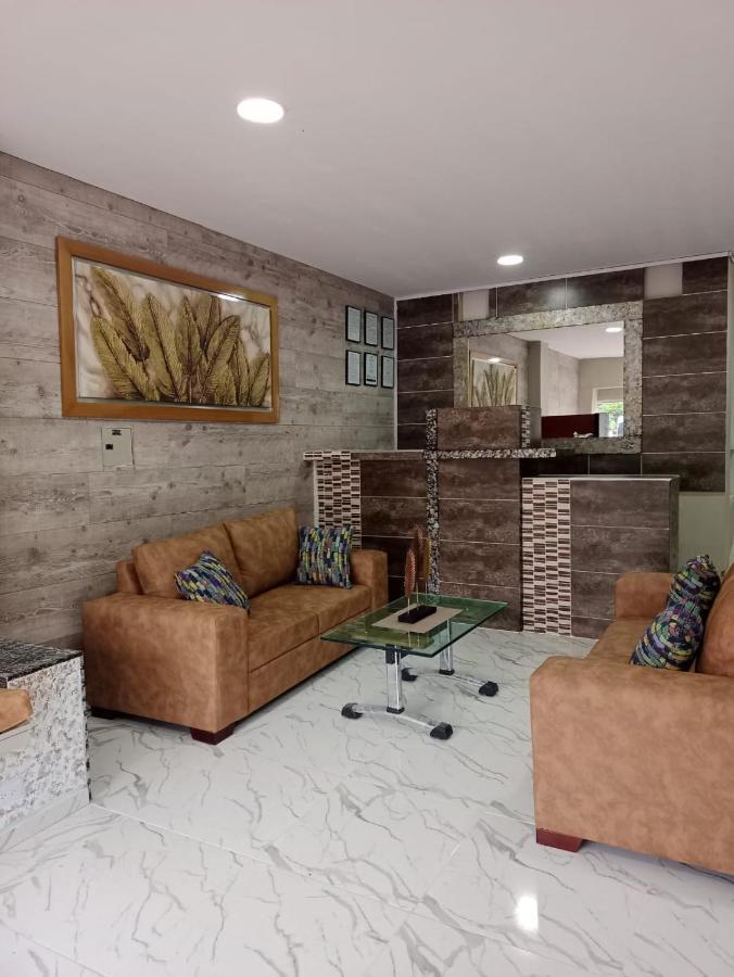 Hotel Luxem Bogota Bagian luar foto