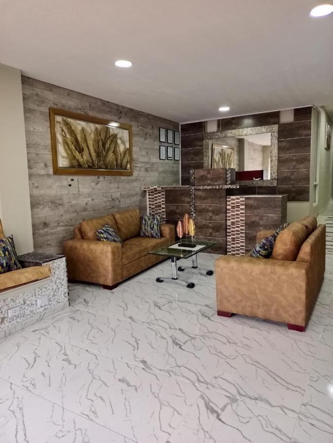 Hotel Luxem Bogota Bagian luar foto