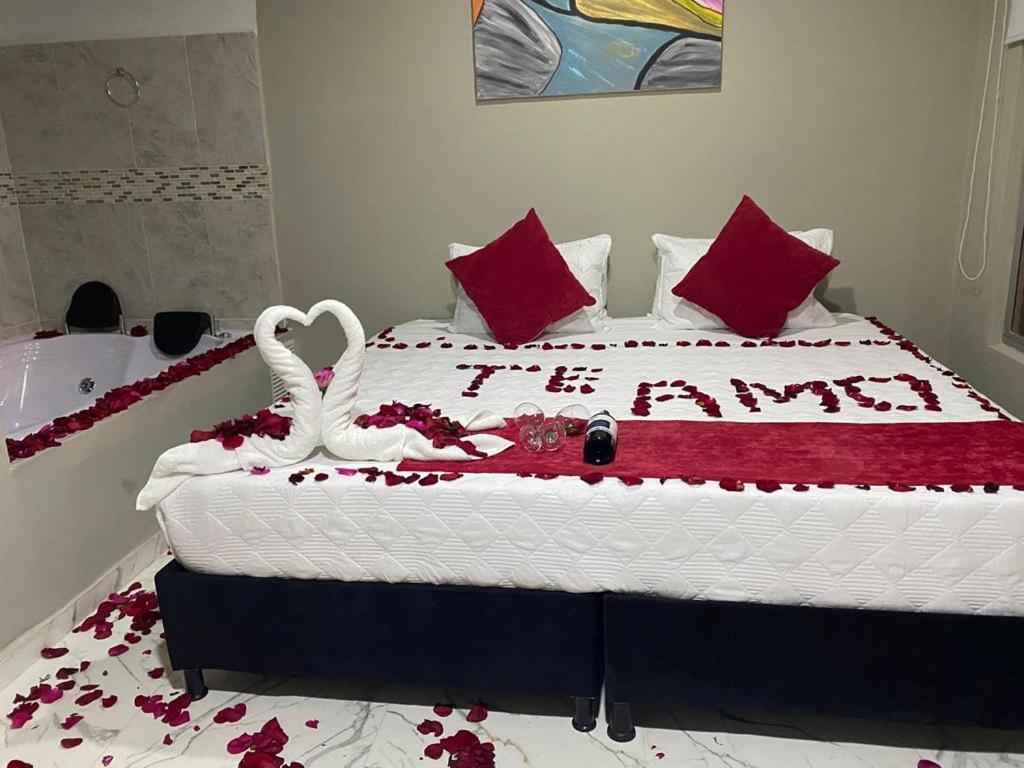 Hotel Luxem Bogota Bagian luar foto