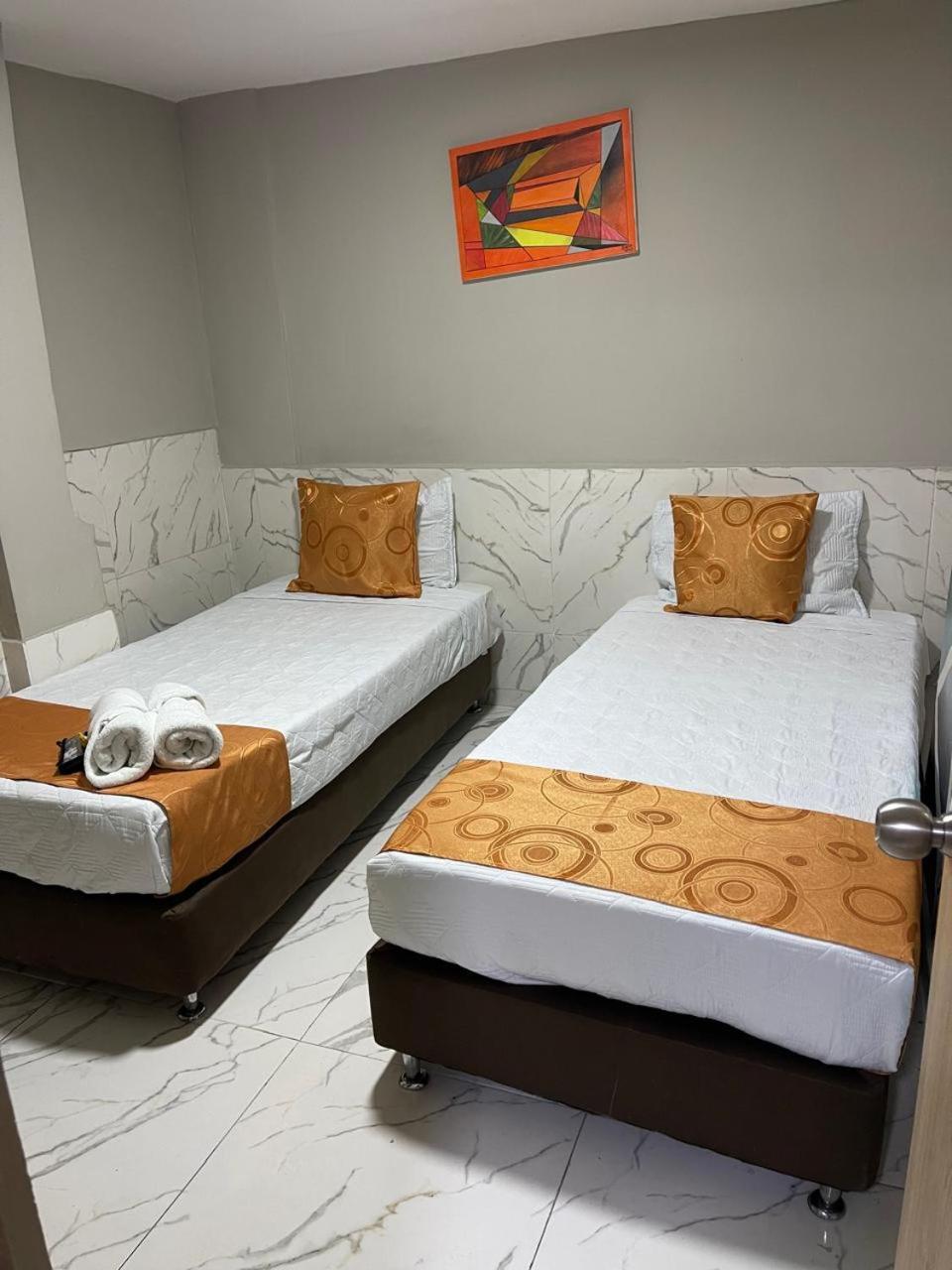 Hotel Luxem Bogota Bagian luar foto