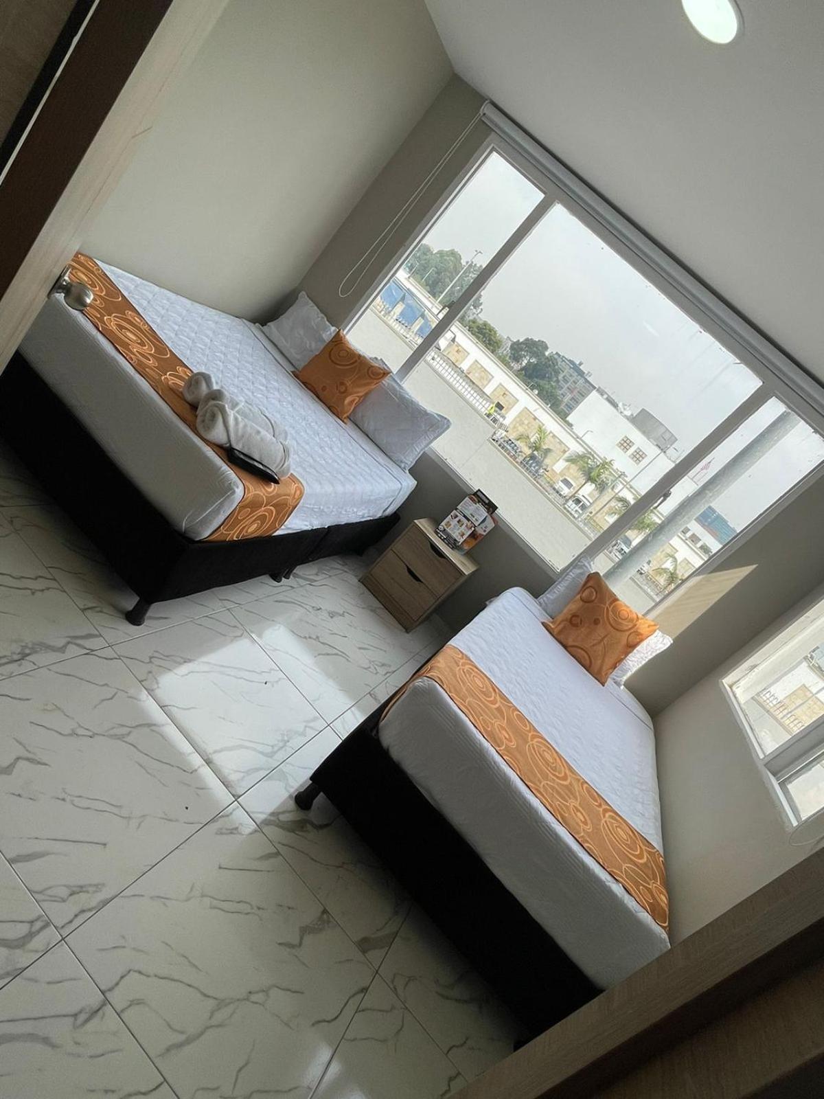Hotel Luxem Bogota Bagian luar foto