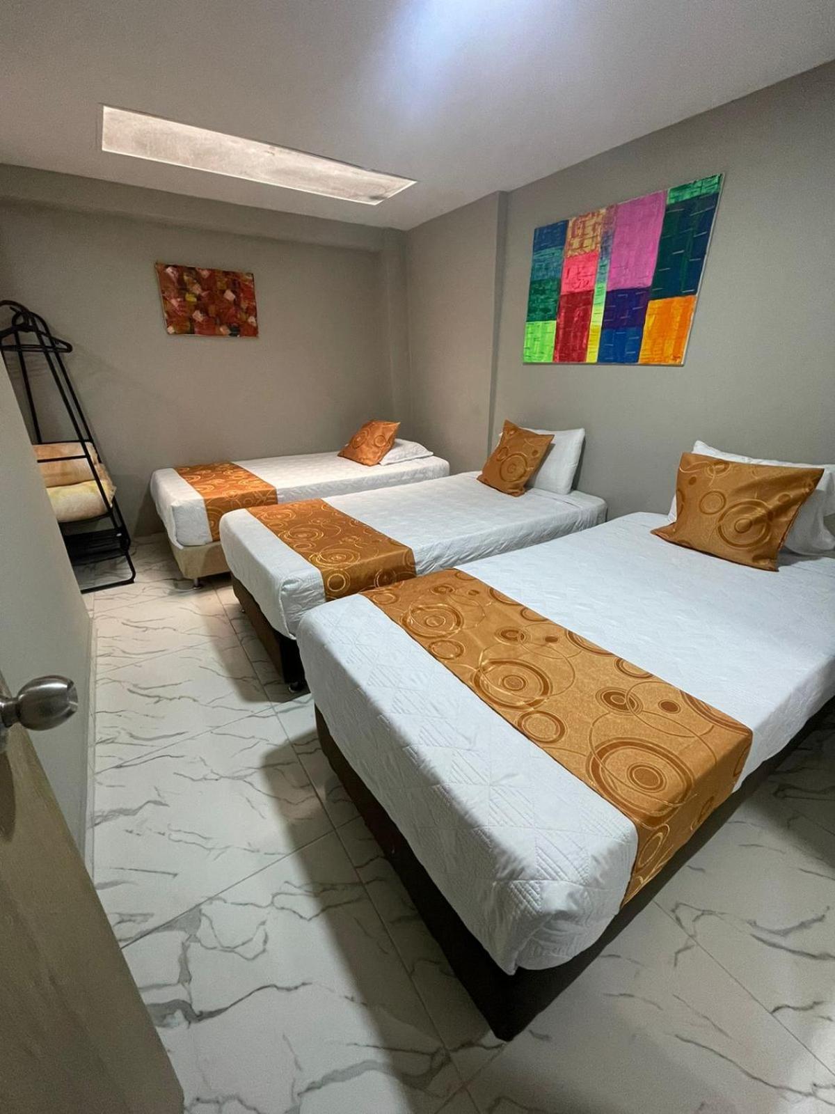 Hotel Luxem Bogota Bagian luar foto